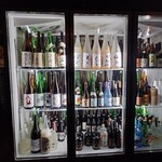 はしごや 楽 - 並ぶ酒瓶