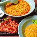 元祖ニュータンタンメン本舗 - 左から、カルビ•ニュータンタンメン•キムチチャーハン