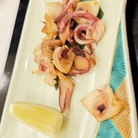 割烹 かじ - イカのお刺身の残りの塩炒め