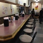 元祖ニュータンタンメン本舗 - カウンター8席•テーブル2席•座敷3席  キャパ27名