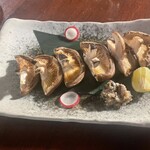 蔵の庄 - いろり焼き、シンプルな椎茸、霧吹きしてたのはお酒かな？自家製アンチョビソースをつけて