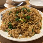 元祥 - 牛バラ入りニンニク味チャーハン（半チャーハン）