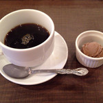 アモーレ赤坂 - ランチコースに含まれているコーヒーとチョコのアイス