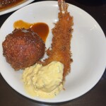 洋食の朝日 - クリームコロッケとエビフライ　各250円