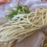マルトクラーメン - バリカタの中細麺