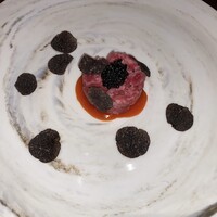 士士 - フレンチキャビアとトリュフの和牛ユッケ