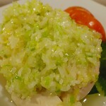 中華旬彩 西尾 - 蒸し鶏の葱塩ソース