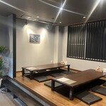 創作居酒屋 かくれや - 掘りごたつテーブルでゆっくりとした時間をお過ごしください。