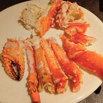 海鮮ブッフェダイニング 銀座八芳 - 店員さんに剥いてもらった蟹