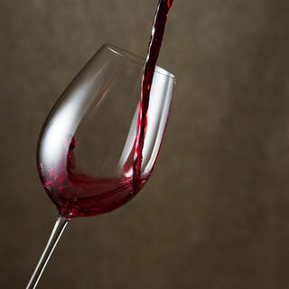 焼き鳥とのマリアージュが楽しめる《ソムリエ厳選ワインセット》