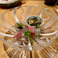 華丸吉日 - 茶ぶりなまこ、岩もずく　炊いた鮑と零余子　虎河豚　天然鰤の蕪寿司　本鮪漬け、大トロ