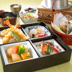 中之島なだ万 - 料理写真:ランチ限定【松花堂】