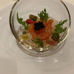 軽井沢ホテルブレストンコート - 前菜 　サーモンのタルタル 季節の野皿とキャビアを添えて