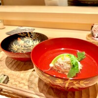 伯雲 - 松葉蟹真丈とうぐいす菜のお椀　澄み切ったお出汁