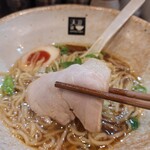 麺処 天川 - あぐー豚のジューシーなチャーシュー