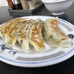 琉菊 - オーダーしてから手包みの大判餃子
