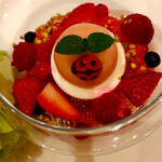 軽井沢ホテルブレストンコート - デザート 　リュパーブとベリーのマリアージュ お花のクロッシュと共に