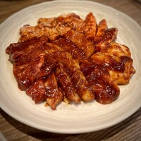 炭火焼肉ホルモン うしごろ 中目黒店 - 名物！ホルモン盛り合わせ
