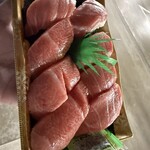 鈴木水産 三崎生鮮ジャンボ市場 - インドマグロ中トロ握り1280円