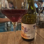 マルカン - オススメされた、これぞナチュラルワインという赤。苦味は感じるけどアルコール感がない。赤毛のアンでいちご水と間違えて飲んだ赤ワインはこんな感じなんだろう。