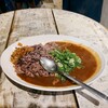 クワトロチンクエ - 牛すじカレー、ライス大盛り、雑穀米です。（2025.1 byジプシーくん）