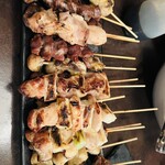 【個室完備】旬香 - 冷め気味の焼鳥盛り合わせ