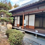 梅欅庵 - 茶室をさらに奥へ進めば明治天皇が府中でお泊りなった時の復元御座所。
