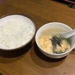 たるの店 山麓苑 - 白ごはん、わかたまスープ