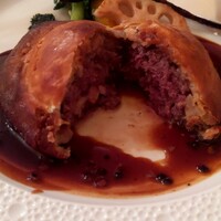 ル・ブルギニオン - ジビエのパイ包み焼き　ポワブラードソース
