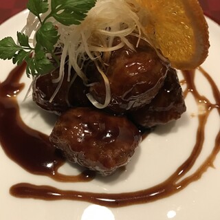 酢豚や水餃子など多彩な本格中華を満喫！飲み放題付きコースも◎