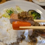 キッチン ブルー グローブ - 人参を添えて