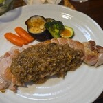 キッチン ブルー グローブ - 三元豚ロースソテーのアップ