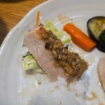 キッチン ブルー グローブ - サラダと共に