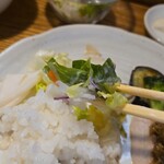 キッチン ブルー グローブ - サラダをいただき