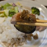 キッチン ブルー グローブ - 茄子を添えて