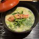 富小路 やま岸 - 蟹と芹のお椀の白みそ仕立て、黒七味