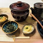 仙台牛たん 麦とろ 三代目文治 - 蓋を取れば…。