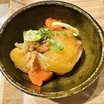 仙台牛たん 麦とろ 三代目文治 - 肉じゃがを小鉢で追加。