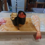 和泉屋 - エビ、ウニ、イクラ