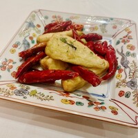 赤坂 桃の木 - 茄子の唐辛子香り揚げ