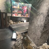 但馬屋イーマ - 店内に川が