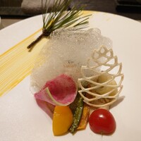 303 - お皿の黄色いソースは、けっこう固まっていて、ほぼ模様の役割。ツレはカボチャのソース気に入っていた。取れたらしい。