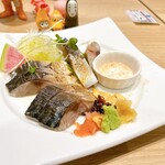 SABAR＋ - とろさばお刺身 4種盛り合わせ
めちゃくちゃ分厚くて美味でした♡