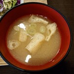 TAKU - ◯お味噌汁
ミックス味噌でえのきとねぎの具材

薄味気味で顆粒出汁感ある
好みな味わいの方向性で美味しい