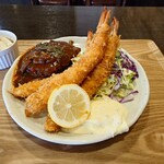 TAKU - ◯本気のエビフライ
毎日生海老を手仕込みで揚げられているらしい
軽くプリッと感があり