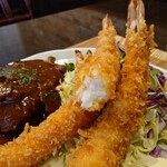 TAKU - インスタの文書によると
タルタルソースも自家製らしく

僕の好みな、ホテルの洋食で出てくるような
タルタルの味わいとは、また違う味わいだけど
美味しい味わいではある