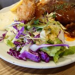 TAKU - キャベツの千切りには市販の
サウザンアイランドドレッシングが掛けられていた