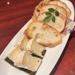 産直さばと青魚 伏見あおい - カマンベールチーズの昆布〆 ¥650