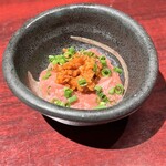 産直さばと青魚 伏見あおい - 鰹の酒盗と鯖ラー油和え ¥780