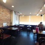 TAKU - 店内
